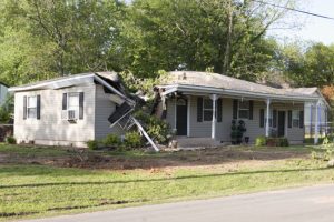 What Should You Expect from a Storm Damage Repair Team?